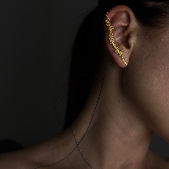 New Golden Ivy Ear Cuff - Picture 3 of 11